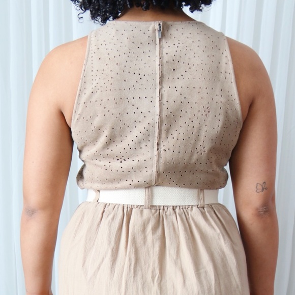 Neutral Textured Tank Top by BCBG (Size Medium) - Picture 7 of 8